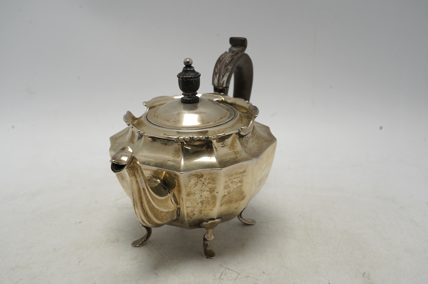 An Edwardian silver bachelor's teapot, Barker Brothers, Birmingham, 1906, gross weight 11.2oz. Condition - fair